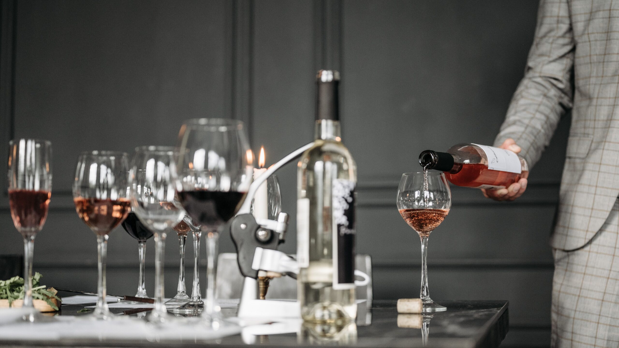 📸 Stock (pexels): Close-up of a wine tasting session with a sommelier pouring rosé into a glass. — © Pavel Danilyuk